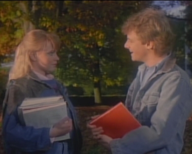Angus MacGyver Trucs et Astuces - 3x09 Tel P�re, Tel Fils - David et sa copine Janet